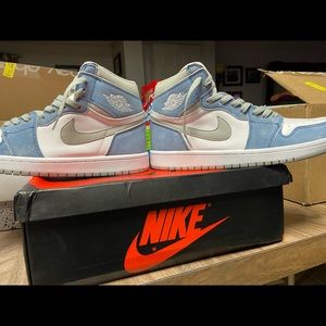 Jordan 1 Hyper Royal Size 11